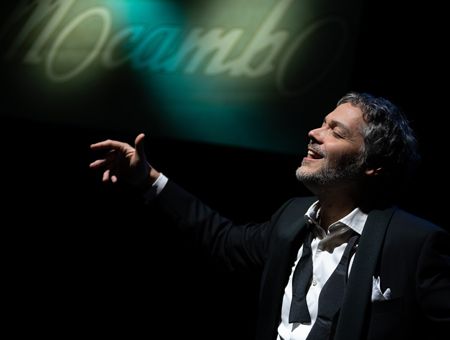 CON QUELLA FACCIA UN PO' COSÌ - Paolo Conte